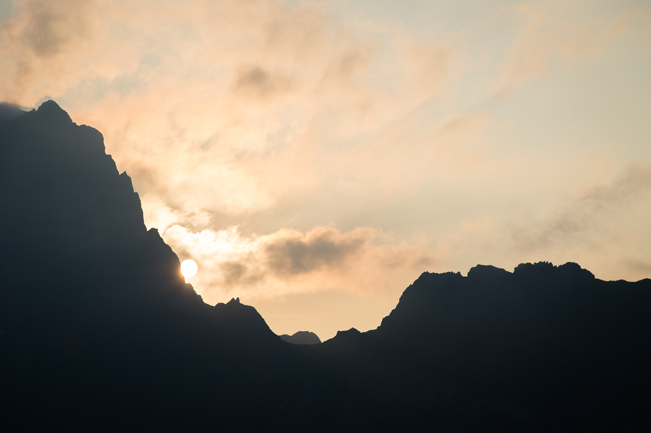 Sonnenuntergang hinter den Bergen bei Engelberg